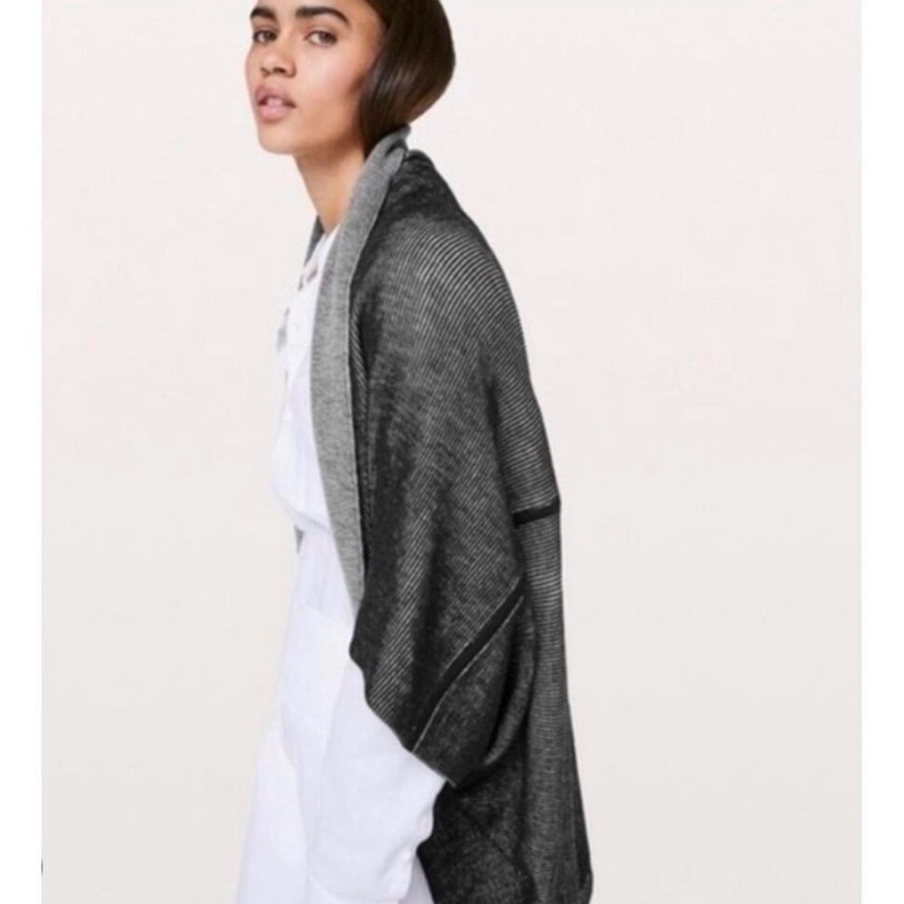 Lululemon Exhalation Dark Olive Gray Cocoon Shawl 4 Way Reversible
